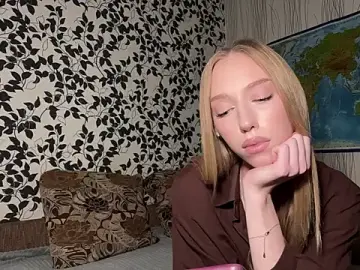 TraceyHowey  live sex cam