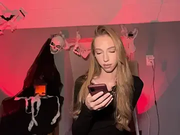 TraceyHowey  live sex cam