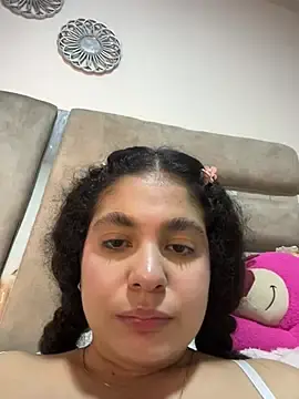 Yassy_11  live sex cam