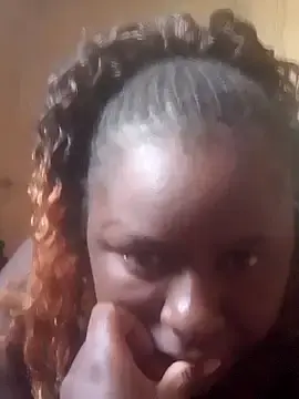 Hootieassy  live sex cam
