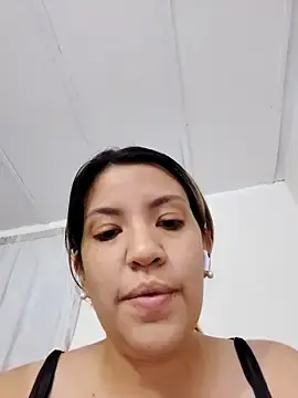 Tugorditalove  live sex cam