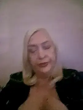 Julia20X  live sex cam