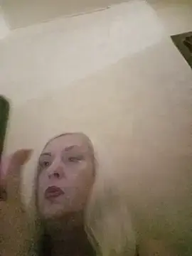 Julia20X  live sex cam