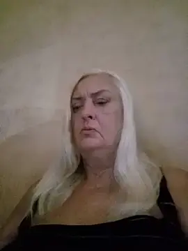 Julia20X  live sex cam