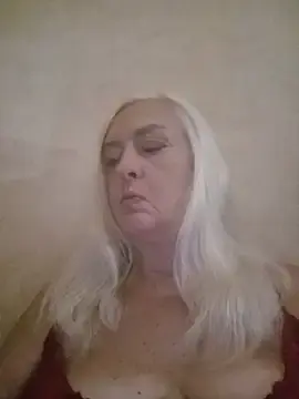 Julia20X  live sex cam