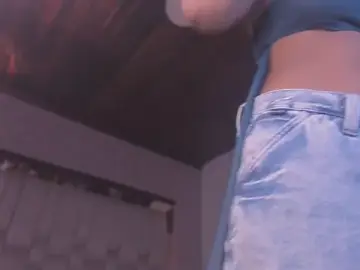 Emmily_Savage  live sex cam