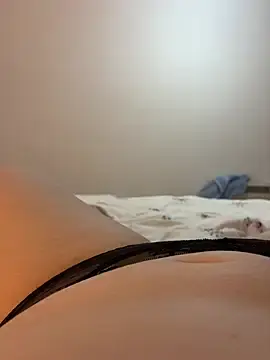 Curvygirll2  live sex cam