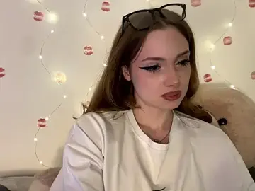 Itskylieee  live sex cam