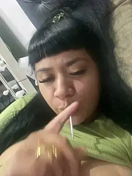 Luluuofic  live sex cam
