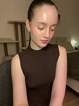 QueenOfkisses  live sex cam