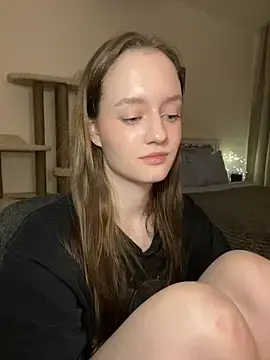 QueenOfkisses  live sex cam