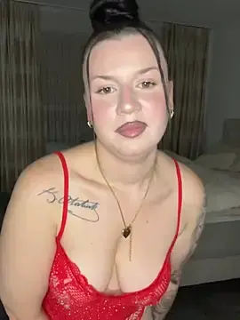 LauraBomba  live sex cam