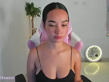 Sharlotte_23  live sex cam
