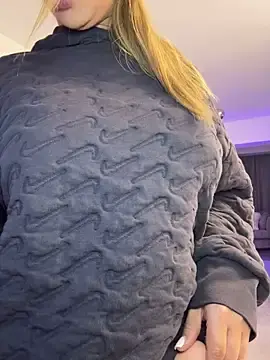 KirstieVegas  live sex cam