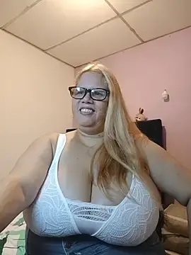 EllisW8  live sex cam