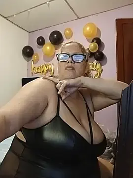 EllisW8  live sex cam