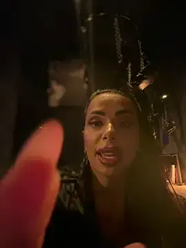 Moonamour  live sex cam