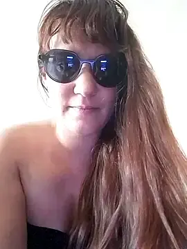 Maggie38  live sex cam
