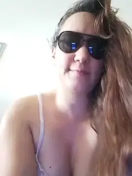 Maggie38  live sex cam