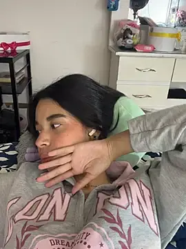 Milleradhara24  live sex cam