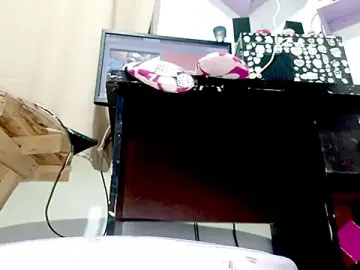 PetiteIvoryQueen19  live sex cam