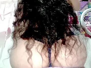 PetiteIvoryQueen19  live sex cam