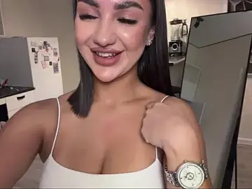 Vellawood  live sex cam