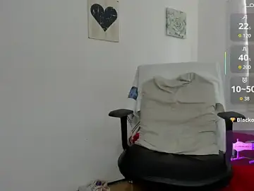 Viki_mom  live sex cam