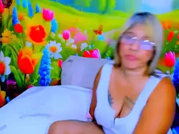 Indianroxy  live sex cam