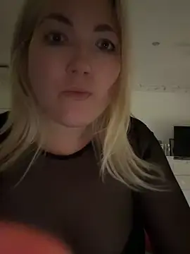 LaurasStar  live sex cam