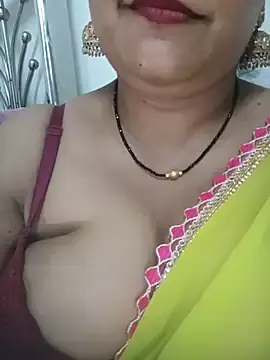 Nyra-23  live sex cam