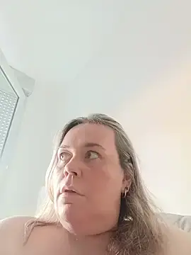 Chattedebretagne  live sex cam