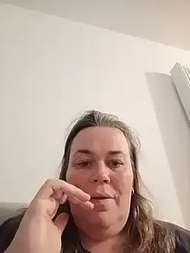 Chattedebretagne  live sex cam