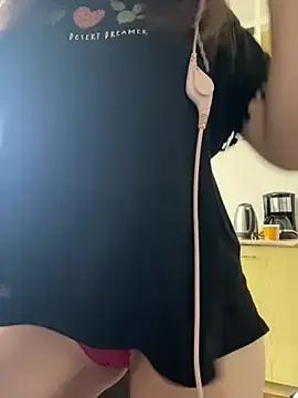 Helly_dan  live sex cam