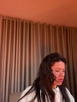 Aliinak  live sex cam
