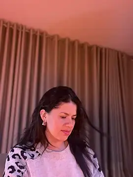 Aliinak  live sex cam