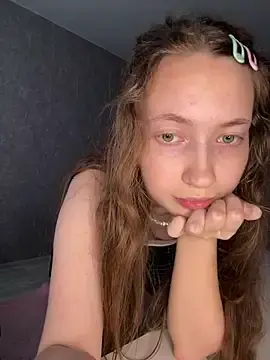 Holy_Poly  live sex cam