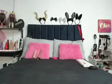 Emmily_giraldo  live sex cam