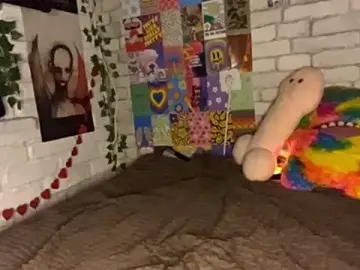 SarahHunnye  live sex cam
