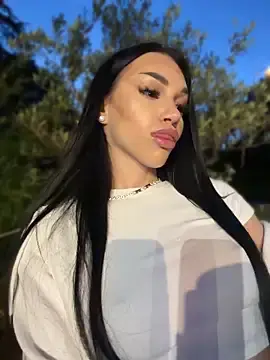 Ilariea_girl  live sex cam