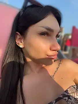 Ilariea_girl  live sex cam