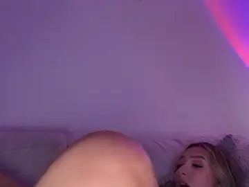 Lustfulsmiles  live sex cam