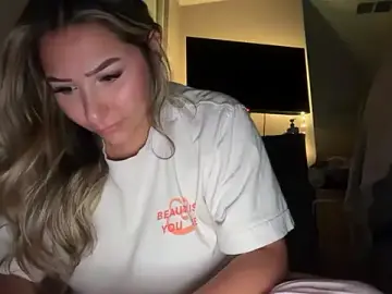 Lustfulsmiles  live sex cam