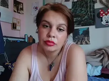 Carolineisback  live sex cam