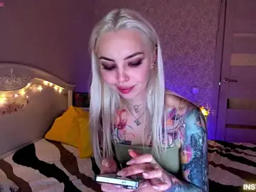 LillyMoure_  live sex cam