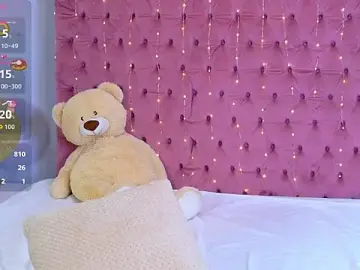 NikkiVelvets  live sex cam