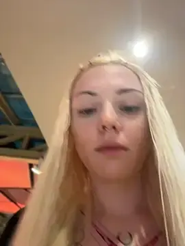 Badblondie  live sex cam
