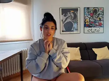 Arya_33  live sex cam