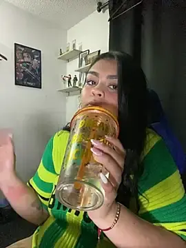 Soy_valu  live sex cam