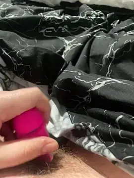 Goldenbeebi  live sex cam